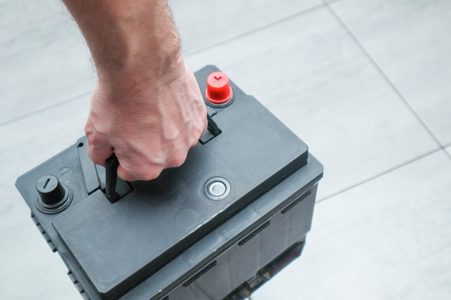 Akkumulátor-útmutató elektromos csónakmotorokhoz: Típusok, biztonság és hatékonyság